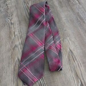 Arrow  100% silk tie magenta and gray NWOT
